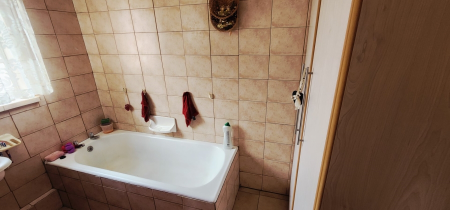 3 Bedroom Property for Sale in Kroonheuwel Free State